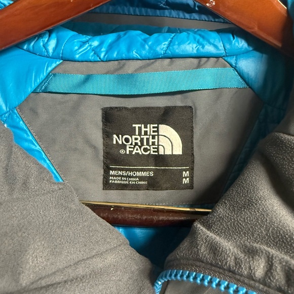 The North Face Men's Performance Jacket in Blue and Gray - Picture 2 of 13